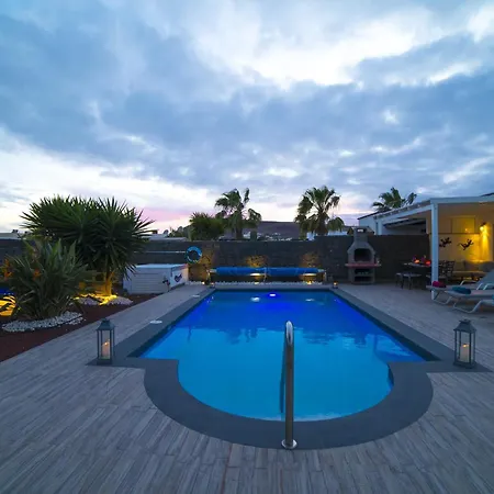 Villa Extraordinary 3 Bedrooms Naraku Spacious Sun Terrace Outdoor Pool, Hot Tub And Bbq