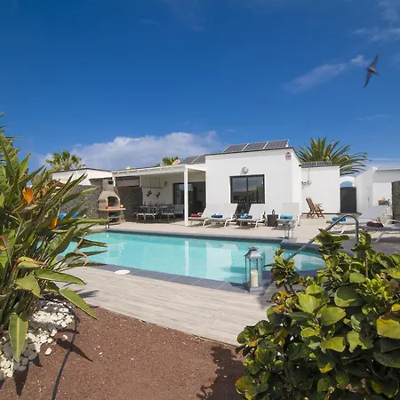 Extraordinary 3 Bedrooms Naraku Spacious Sun Terrace Outdoor Pool, Hot Tub And Bbq Playa Blanca (Lanzarote)