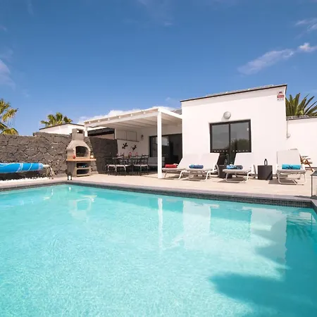 Villa Extraordinary 3 Bedrooms Naraku Spacious Sun Terrace Outdoor Pool, Hot Tub And Bbq *