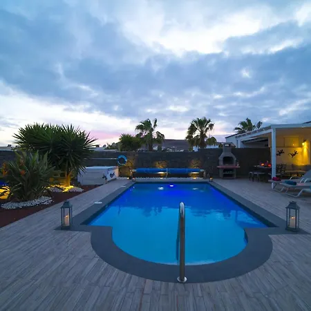 Extraordinary 3 Bedrooms Naraku Spacious Βίλα